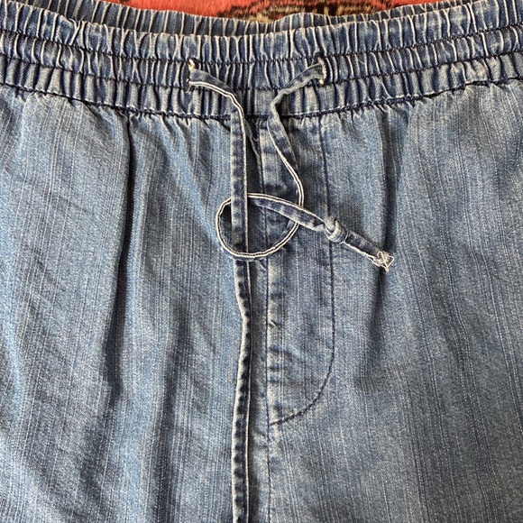 GAP Tencil Denim Elastic Waist Shorts - Picture 2 of 7